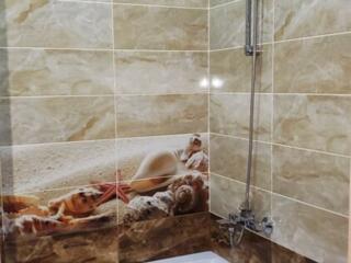 С современным ремонтом в современном доме.