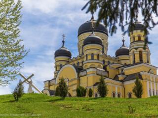 Taxi la 9 Manastiri din Moldova- 2200 lei, 1 zi, 1-6 persoane, zilnic