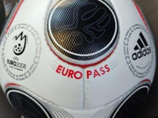 Футбольный мяч ADIDAS EUROPASS чемпионат Европы 2008 года новый.