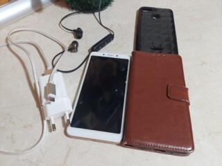 Продаётся телефон Xiaomi Redmi 6 + 2 чехла + наушники
