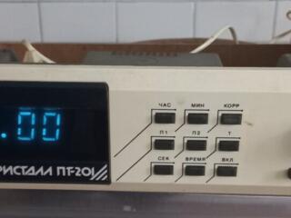 Проводной приемник с часами советского производства КРИСТАЛЛ ПТ201