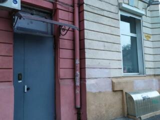 Продам комнату в коммуне 24 м2 с балконом 4/4 эт на Щепкина- Торговой.
