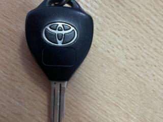 Ключ на Toyota 4 кнопки
