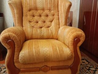 Продам кресло в хорошем состоянии.