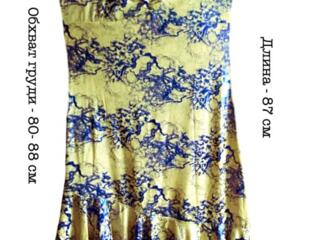 Платье оригинального покроя и расцветки размера XL