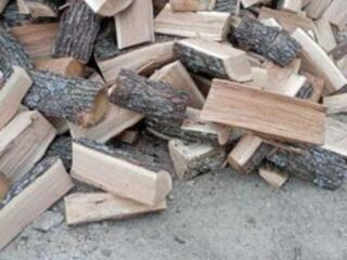 Avem spre vînzare lemne de foc 