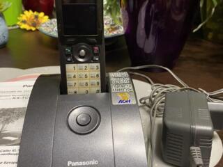 Цифровой беспроводной телефон Panasonic 400 леев.