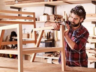 Ищем талантливого мастера-универсала для ремонта мягкой мебели!