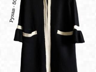 Пальто черно -белое из 100% шерсти