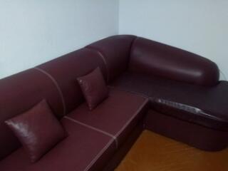 Симпатичный угловой диван для дома или офиса