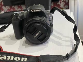 Фотоаппарат Canon 200d + объектив 50mm