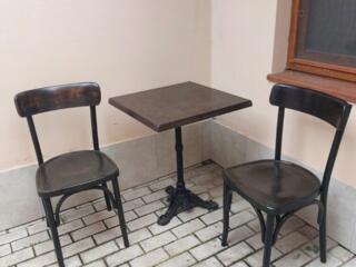 Кофейный стол и стулья
