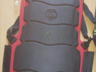 Защита спины - 700 руб. Боковые сумки -1500руб. Шлем- 1700 руб.