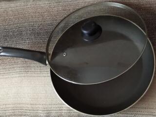 Большая сковорода с крышкой сост. новой и посуда разная