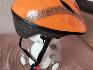 Продам защитный шлем для езды на велике на роликах на скейте