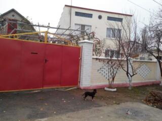 Продается дом в городе Одесса. На участке 2 дома: первый дом общей ...