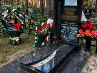 Уборка, уход за могилами. Покраска столика, скамьи, ограды. Недорого.