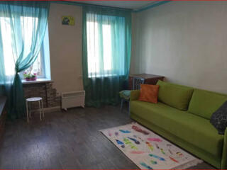 Продаётся одна комната в коммуне общей площадью 20 кв.м. в районе ЖД .