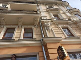 Продаётся коммуна (все комнаты) в историческом центре Одессы на улице 