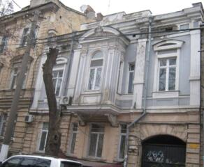 Квартира в хорошем жилом состоянии в районе площади Толстого. Над ...