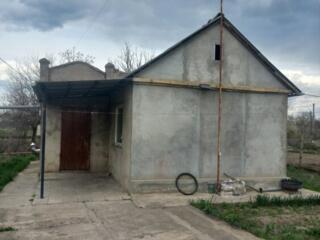 Продается дом с удобствами на центральной улице села Парканы