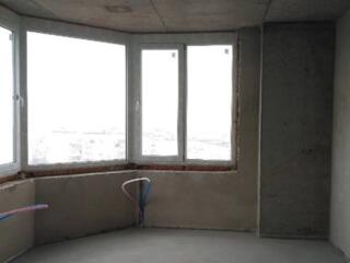 Продается четырехкомнатная квартира площадью 132 кв.м. Две спальни с .