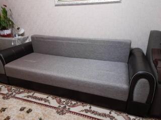 Продаю диван в два сложения, в отличном состоянии, c двумя