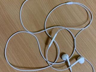 Продам EarPods lightning Original