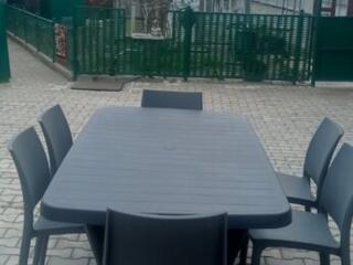 Продам стол и 6 стульев + 6 табуреток. Цена 3500 рублей.