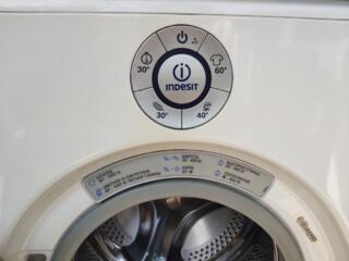 Продам стиральную машинку indesit на 6 кг