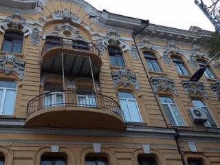 Продам 8 комнатную квартиру в историческом центре Одессы. Дом - ...