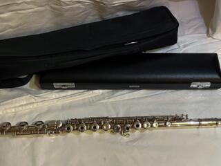 Продам флейту Yamaha yfl-371h