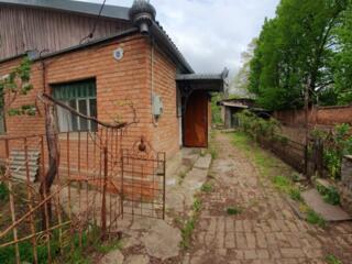Дом в Красных Казармах, район Кирпичного завода, 8 соток земли. Торг.