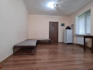 Продается 2-комнатная квартира с кухней-студией, район Правды