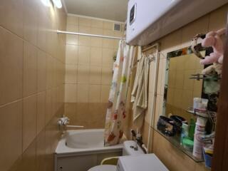 Продается 2-комнатная квартира с кухней-студией, район Правды