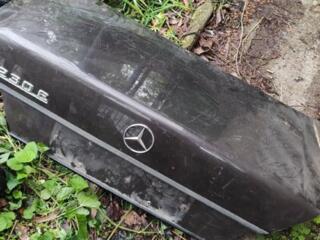 Крышка багажника Mercedes 124