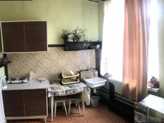 Продам просторную двухкомнатную квартиру недалеко от центра Одессы. ..