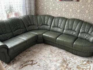 Кожаный угловой диван в идеальном состоянии