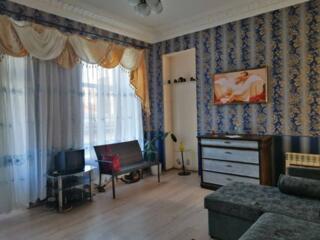 Продам 3-х комнатную квартиру на Екатерининской / угол Дерибасовской .