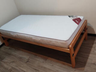 Продам деревянную кровать IKEA + матрас