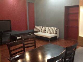 В продаже просторная трехкомнатная квартира в Шампанском переулке ...