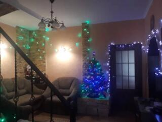 Продам двухэтажный дом в центре города. Дом правильной планировки: 3 .