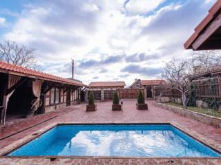 В продаже дом в Алтестово общей площадью 180 кв.м. Три раздельные ...