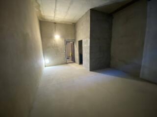 Помещение под коммерцию (салон, склад) в цокольном этаже. Есть все ...