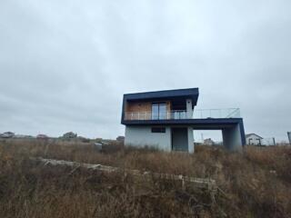 Продам дом современного дизайна,внешняя отделка:светлая штукатурка ...