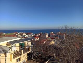 Предлагается к продаже уютный и современный трехэтажный дом у моря. ..