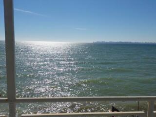 В продаже готовый бизнес. Великолепный трехэтажный дом на причале у ..