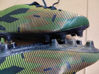 Продам новые бутсы 38 р-р. Не носим так как не подошел размер. 300 р