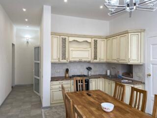 Продам большую, уютную квартиру с двумя спальнями . Из двух комнат ...