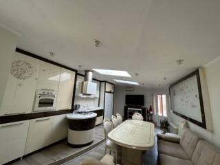 Продам классный дом на Фонтане. Большой участок,что большая редкость .